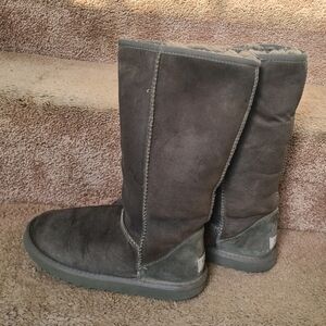 UGG Sz 6 Classic Tall Gray Shearling Lined Boots